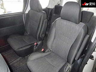 TOYOTA VOXY 2010