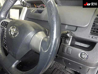 TOYOTA VOXY 2010