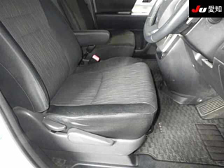 TOYOTA VOXY 2010
