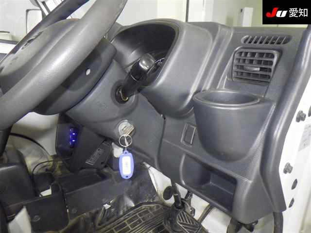 NISSAN CLIPPER TRUCK 2015