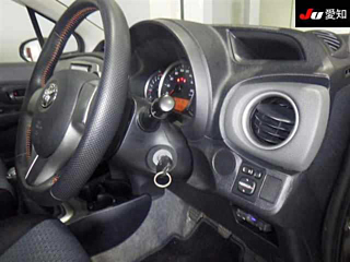 TOYOTA VITZ 2011