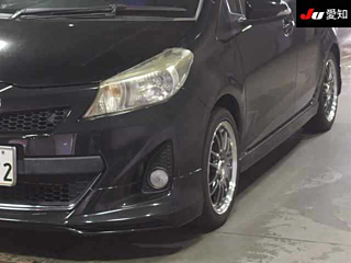 TOYOTA VITZ 2011
