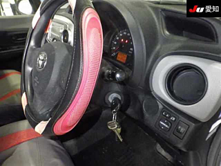 TOYOTA VITZ 2011
