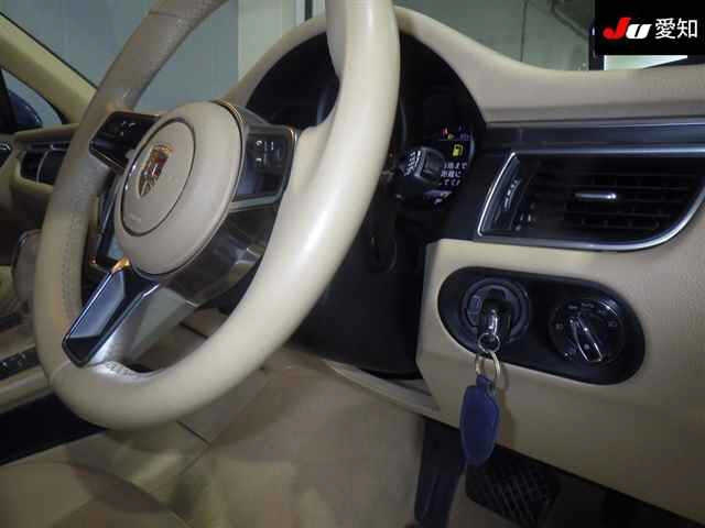 PORSCHE MACAN 2015