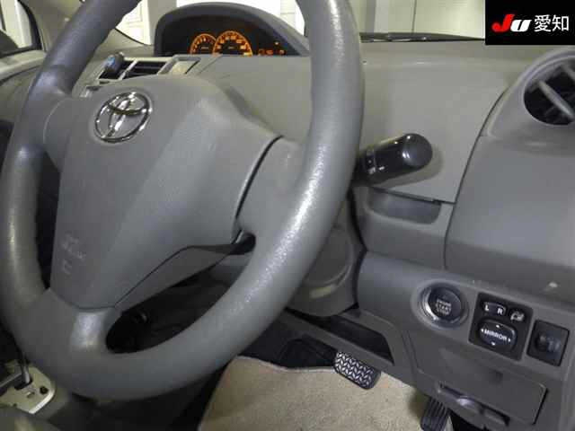 TOYOTA VITZ 2009