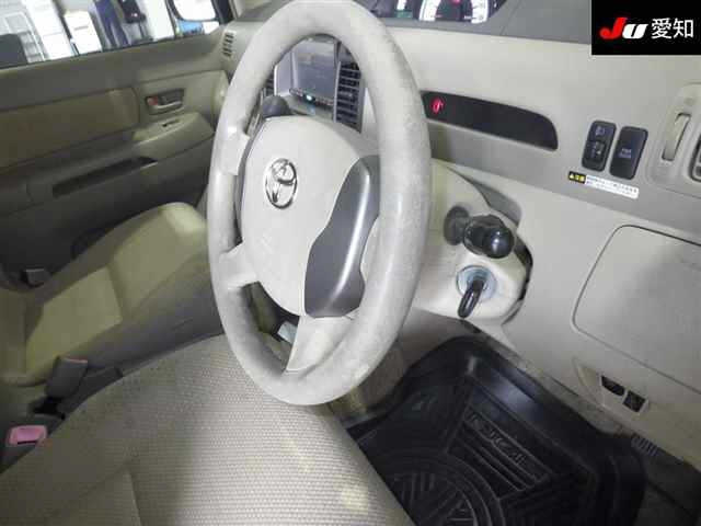 TOYOTA RAUM 2008