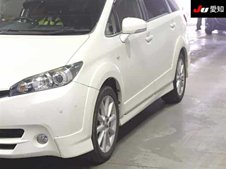 TOYOTA WISH 2010