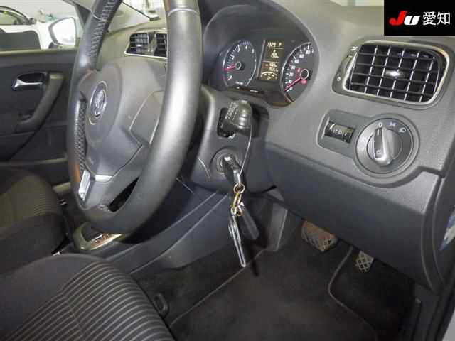 VOLKSWAGEN POLO 2013
