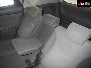 TOYOTA PRIUS ALPHA 2012
