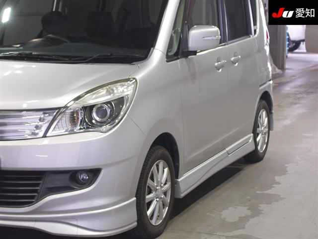 MITSUBISHI DELICA D2 2011