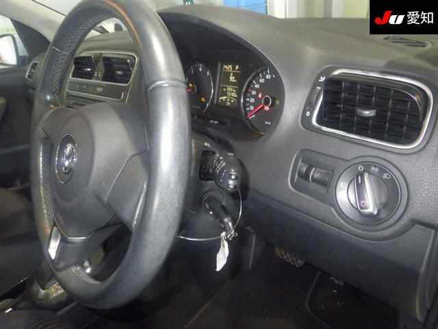VOLKSWAGEN POLO 2012