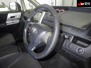 TOYOTA VOXY 2010