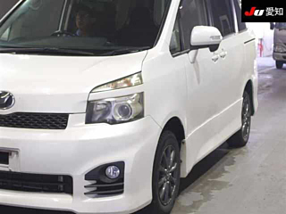 TOYOTA VOXY 2010