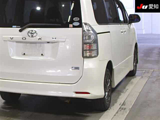 TOYOTA VOXY 2010