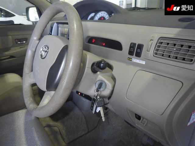 TOYOTA RAUM 2008