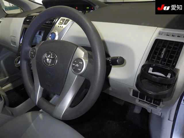 TOYOTA PRIUS ALPHA 2012
