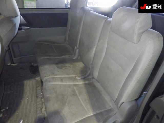 TOYOTA NOAH 2010