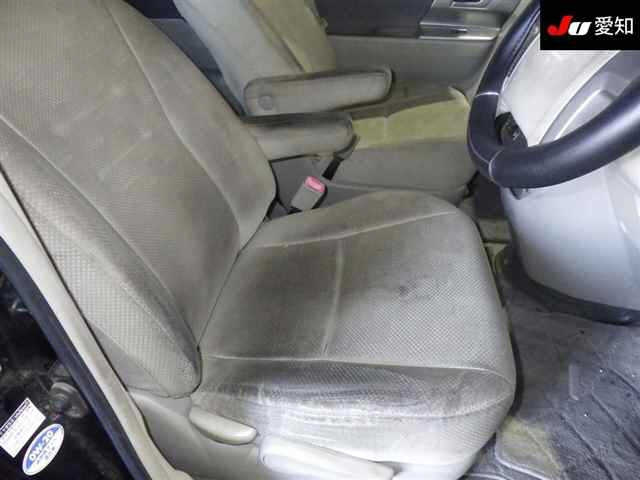TOYOTA NOAH 2010