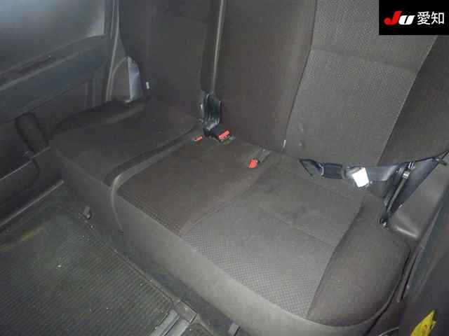 TOYOTA PORTE 2013