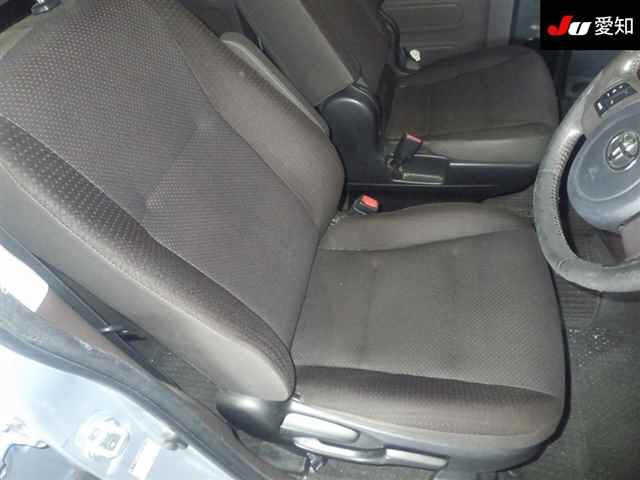 TOYOTA PORTE 2013