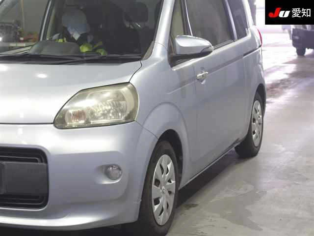 TOYOTA PORTE 2013