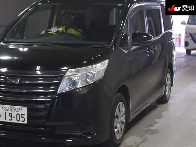 TOYOTA NOAH 2016