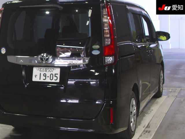 TOYOTA NOAH 2016
