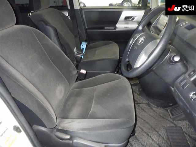 TOYOTA NOAH 2010
