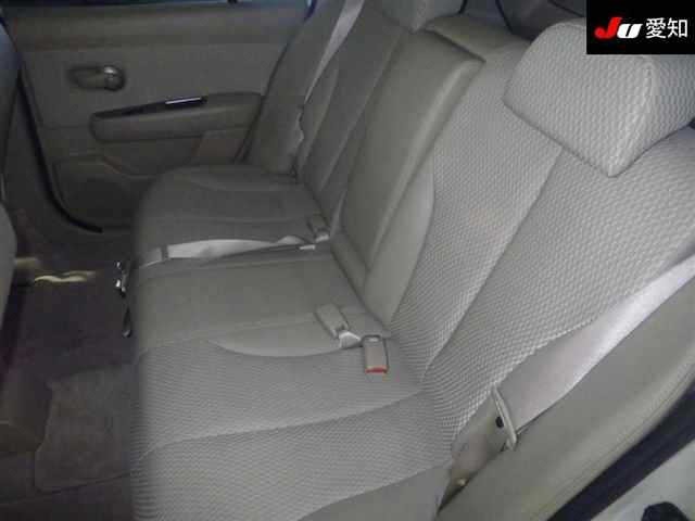 NISSAN TIIDA 2010