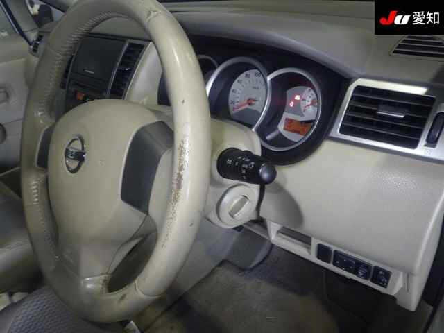 NISSAN TIIDA 2010