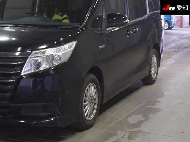 TOYOTA NOAH 2014