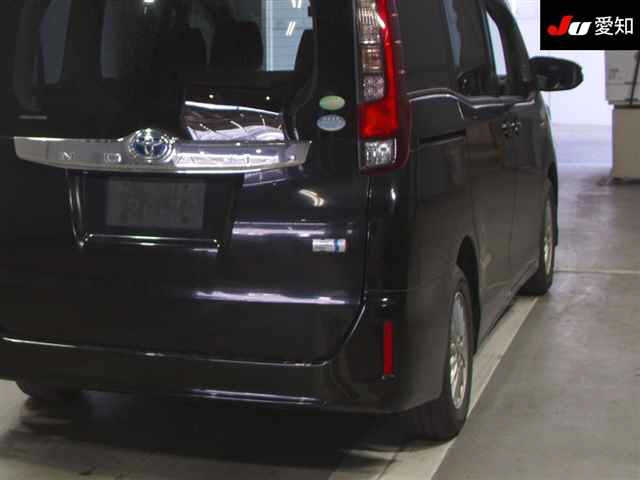 TOYOTA NOAH 2014