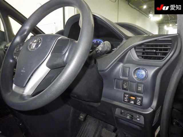 TOYOTA NOAH 2014