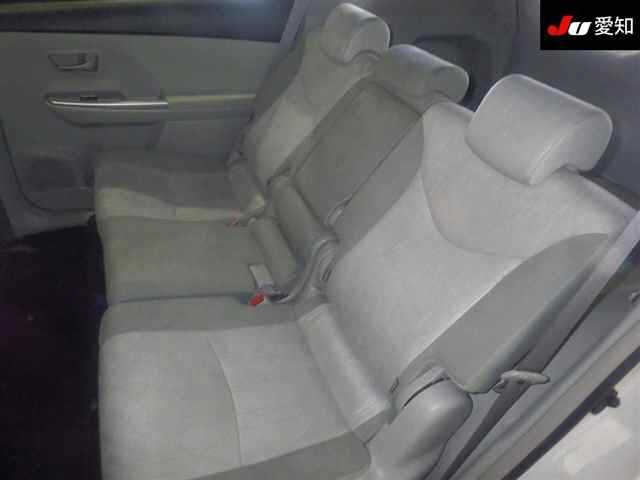 TOYOTA PRIUS ALPHA 2013