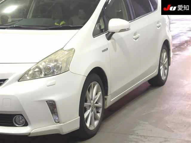 TOYOTA PRIUS ALPHA 2013