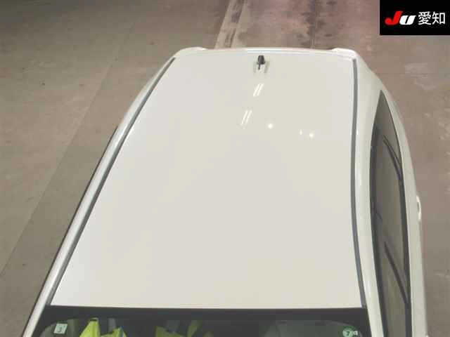 TOYOTA PRIUS ALPHA 2013