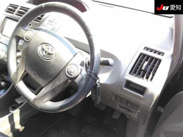 TOYOTA PRIUS ALPHA 2014