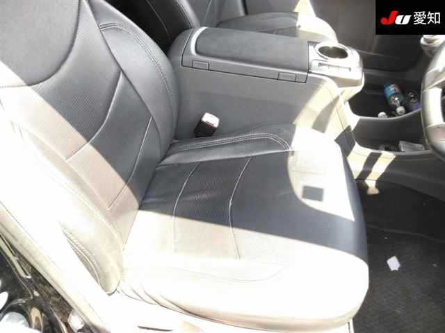 TOYOTA PRIUS ALPHA 2014