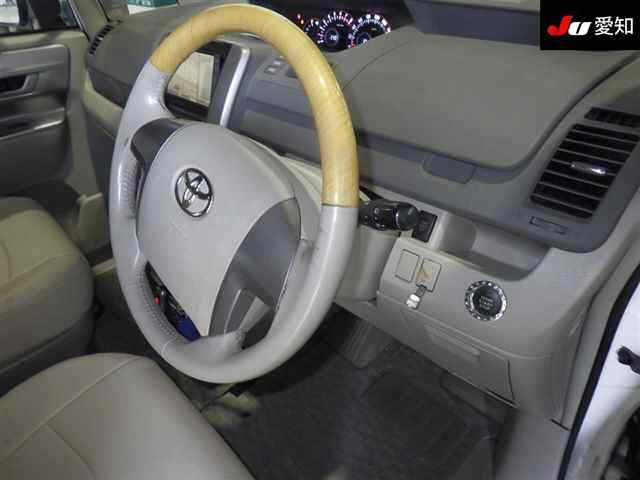 TOYOTA NOAH 2008