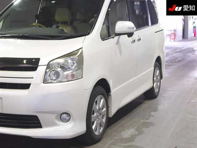 TOYOTA NOAH 2008