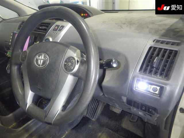 TOYOTA PRIUS ALPHA 2014
