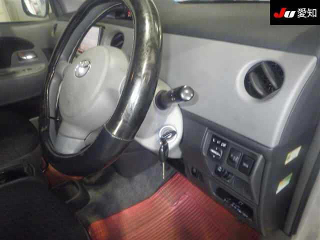 TOYOTA SIENTA 2010