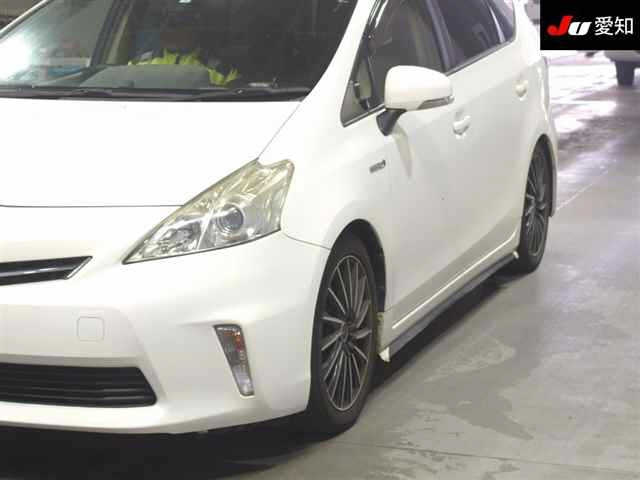 TOYOTA PRIUS ALPHA 2014