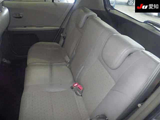 TOYOTA VITZ 2010