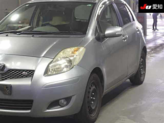 TOYOTA VITZ 2010