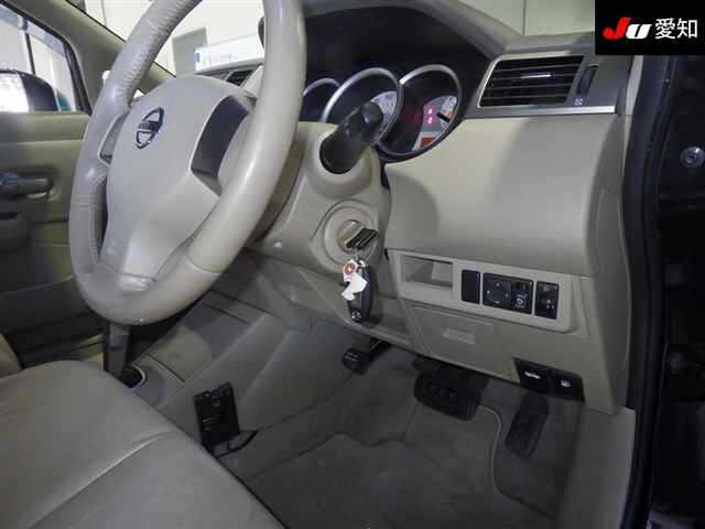NISSAN TIIDA 2010