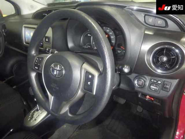 TOYOTA VITZ 2016