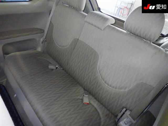 TOYOTA PORTE 2011