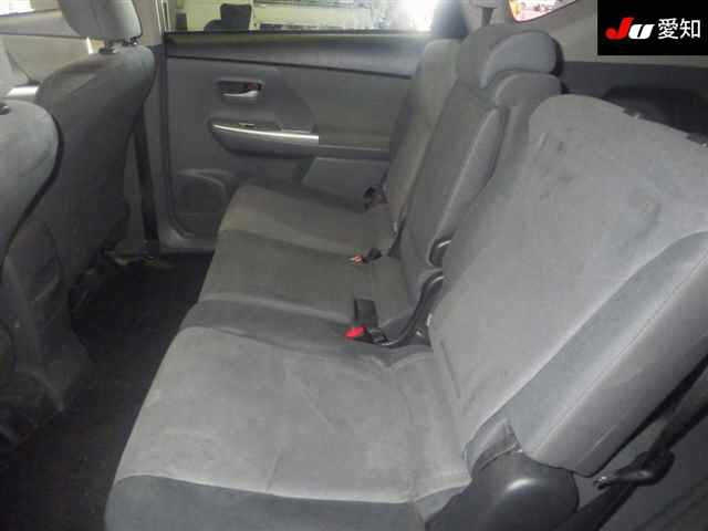 TOYOTA PRIUS ALPHA 2013