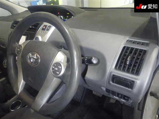 TOYOTA PRIUS ALPHA 2013